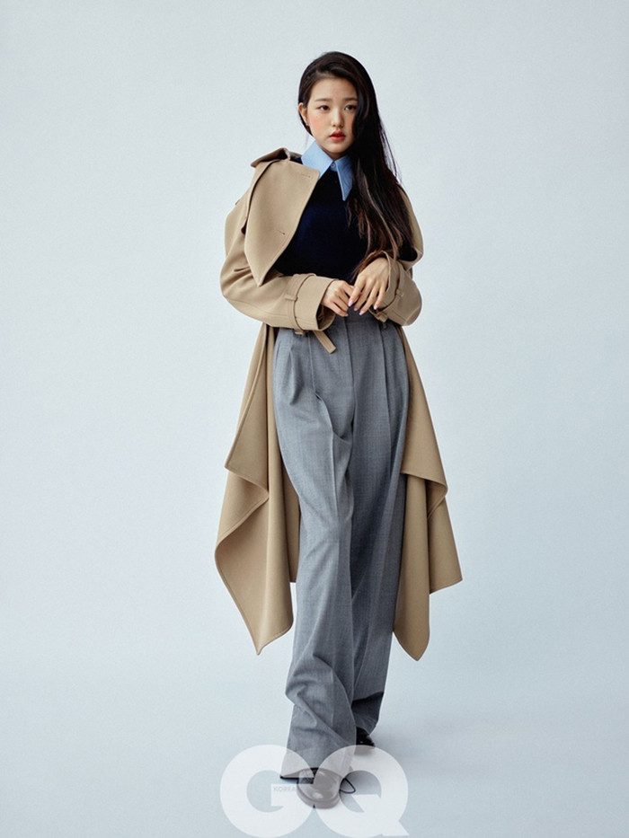 Jang Won Young gây sốc với đôi chân dài "siêu thực" trong loạt ảnh hậu trường chụp cho GQ ảnh 7