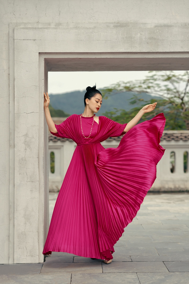 Hoa hậu Đỗ Mỹ Linh gợi ý chọn trang phục áo tứ thân cách điệu cho mùa Tết Tân Sửu ảnh 4