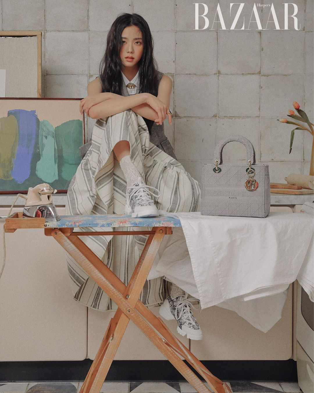 Jisoo “đầu bù tóc rối” trên Harper’s BAZAAR nhưng vẫn không giấu được visual đỉnh cao ảnh 2