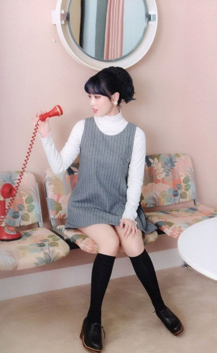 Netizen Hàn năn nỉ stylist cho TWICE “bê” trang phục album phiên bản Retro lên sân khấu ảnh 11