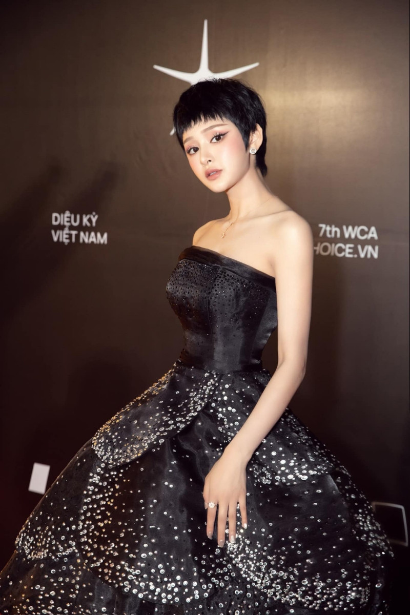 Mỹ nhân tuổi Sửu: Học cách mix đồ bình dân với hàng hiệu cao tay như “búp bê” Hiền Hồ ảnh 11