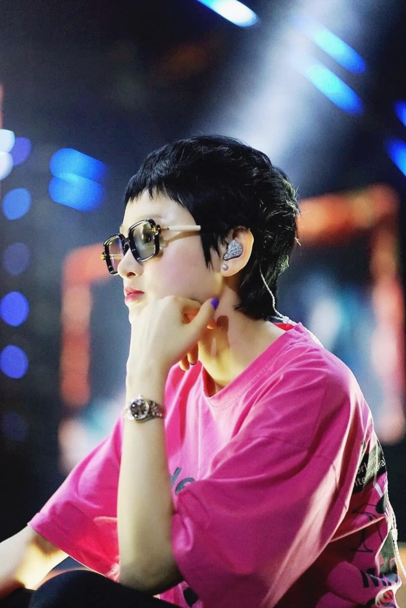 Mỹ nhân tuổi Sửu: Học cách mix đồ bình dân với hàng hiệu cao tay như “búp bê” Hiền Hồ ảnh 9