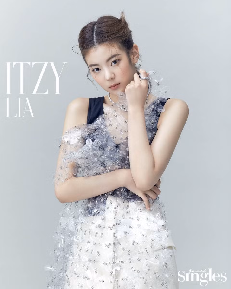 ITZY tung bộ ảnh tạp chí đầu năm, ảnh từng thành viên được khen tới tấp nhưng ảnh bìa cả nhóm bị chê tơi tả ảnh 4