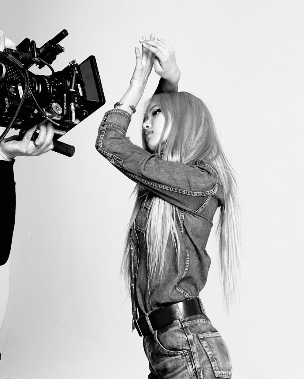 Ảnh hậu trường quảng cáo của Rosé BLACKPINK có gì đặc biệt mà được khen hơn cả ảnh chính? ảnh 1