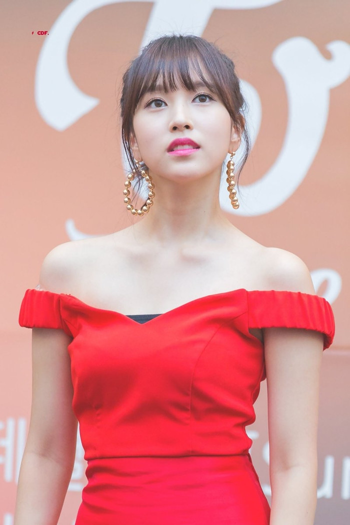 Muốn biết xương quai xanh đẹp “như trong truyền thuyết” là thế nào, cứ ngắm những idol này ảnh 3