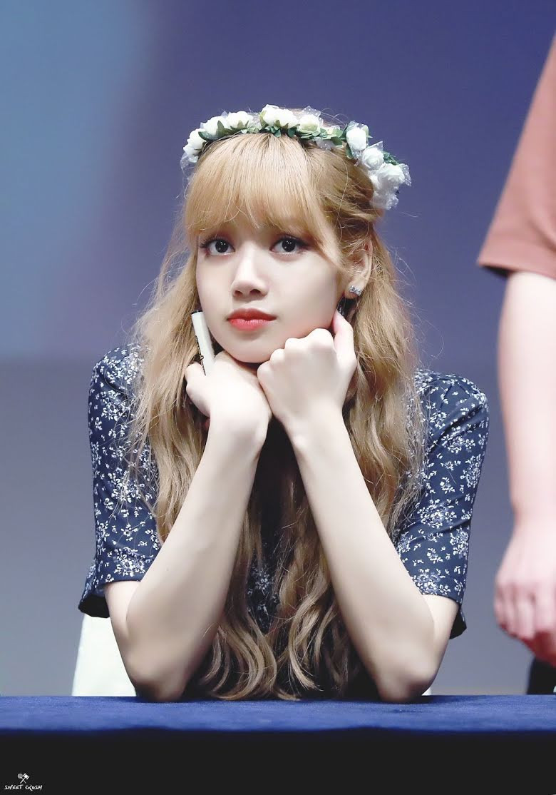 Hóa ra lý do Lisa BLACKPINK luôn để tóc mái là để tạo điểm nhấn đặc biệt này cho khuôn mặt ảnh 4