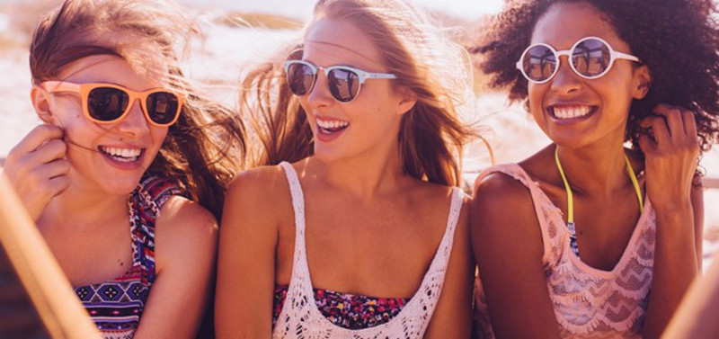 Làm sao để trang điểm trông thật tự nhiên và không bị lem vì mồ hôi trong ngày nắng nóng? ảnh 2