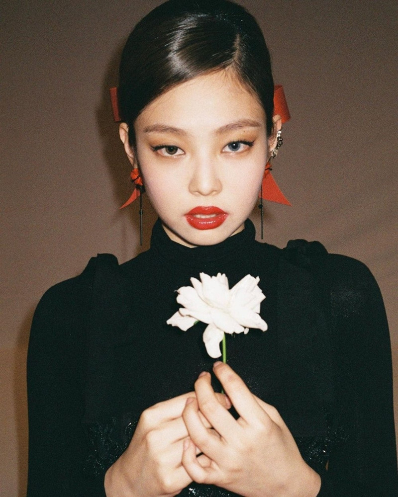 Jennie BLACKPINK tung loạt ảnh không mới, nhưng nhìn kỹ mới thấy sự khác lạ trong đôi mắt ảnh 3