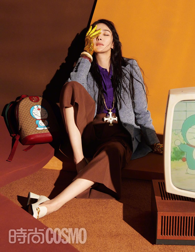 Dương Mịch xuất hiện trên bìa Cosmopolitan Trung với 2 sắc thái, trong đó concept với Doraemon đáng yêu cực ảnh 4
