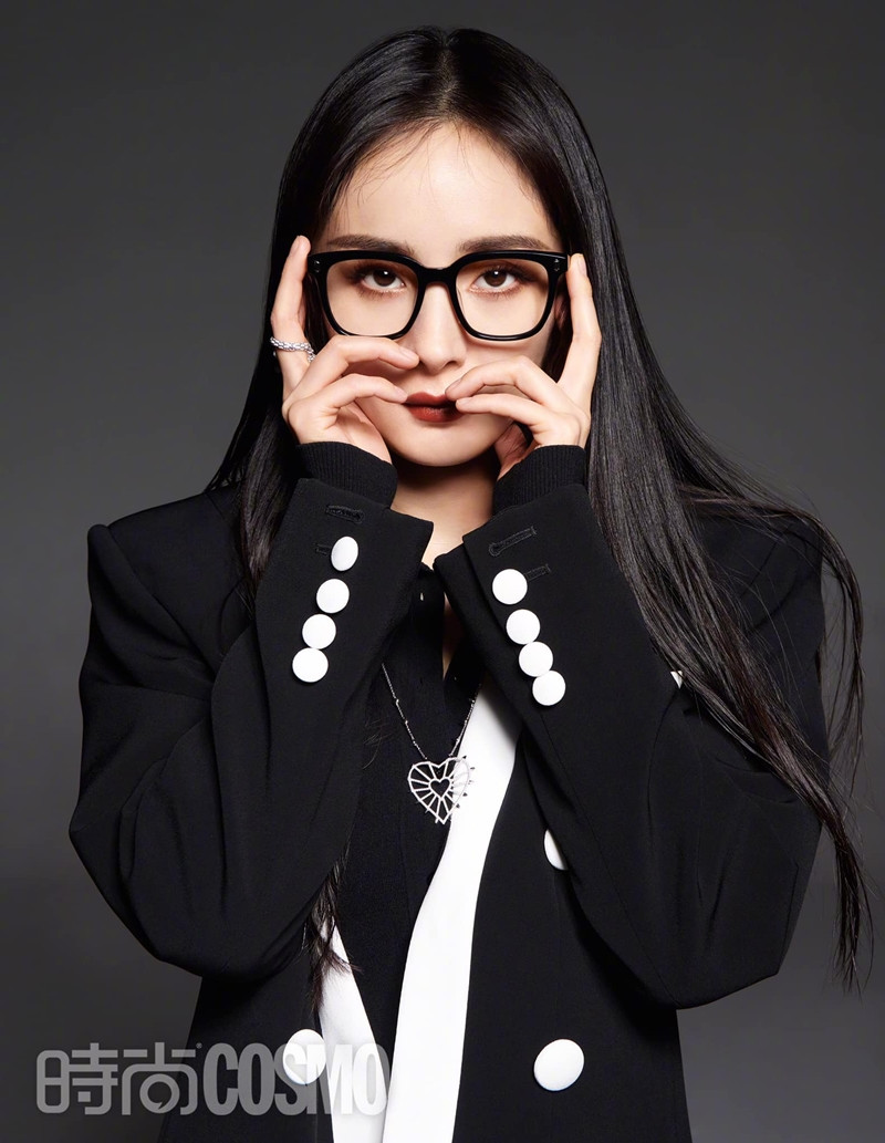 Dương Mịch xuất hiện trên bìa Cosmopolitan Trung với 2 sắc thái, trong đó concept với Doraemon đáng yêu cực ảnh 11