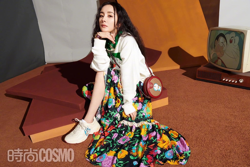 Dương Mịch xuất hiện trên bìa Cosmopolitan Trung với 2 sắc thái, trong đó concept với Doraemon đáng yêu cực ảnh 6