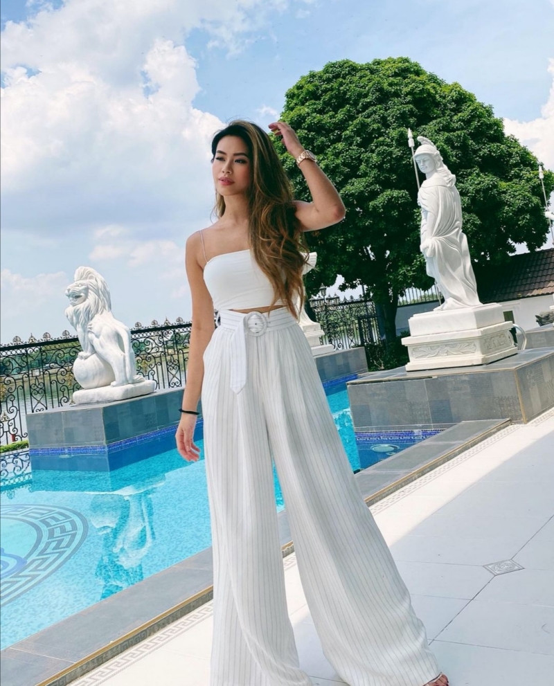 Ngắm gu thời trang siêu “hack dáng”, khoe sắc vóc rạng rỡ của “rich kid” Tiên Nguyễn ảnh 8