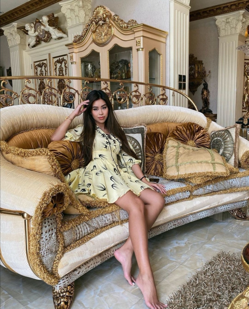 Ngắm gu thời trang siêu “hack dáng”, khoe sắc vóc rạng rỡ của “rich kid” Tiên Nguyễn ảnh 7