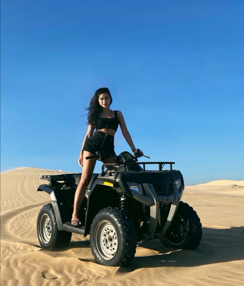 Ngắm gu thời trang siêu “hack dáng”, khoe sắc vóc rạng rỡ của “rich kid” Tiên Nguyễn ảnh 2