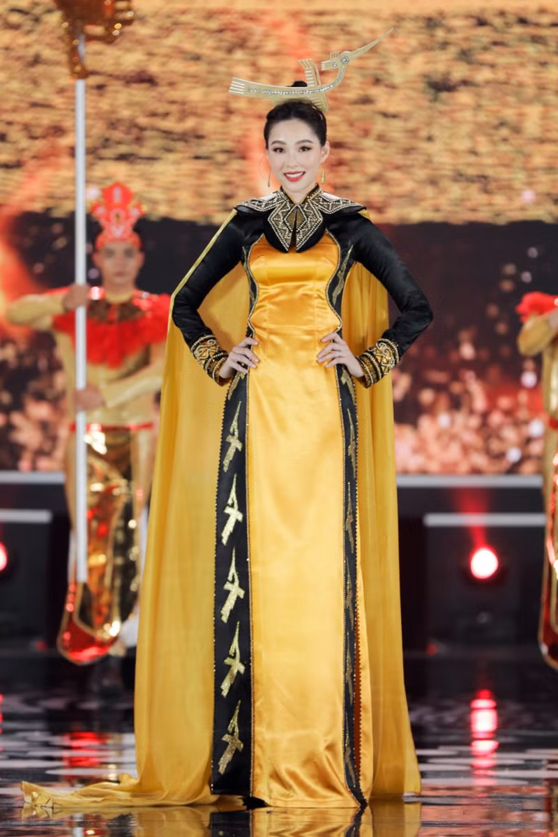 Nhan sắc 5 cựu Hoa hậu xinh đẹp tài năng của Hoa Hậu Việt Nam trong màn trình diễn áo dài ảnh 2