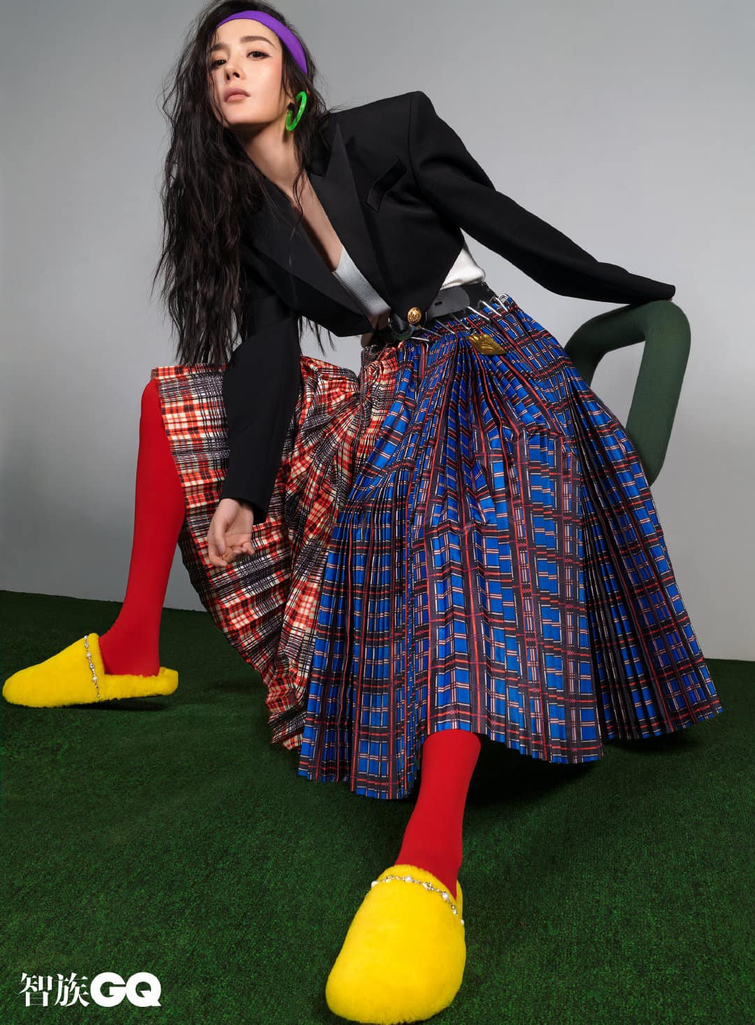 Dương Mịch được khen hết lời khi chọn phong cách “nổi loạn” đầy màu sắc trên bìa GQ ảnh 9