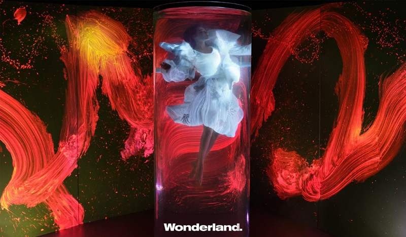 Địch Lệ Nhiệt Ba lên 2 bìa tạp chí với tạo hình đối lập, xém chút tưởng 2 người khác nhau ảnh 14