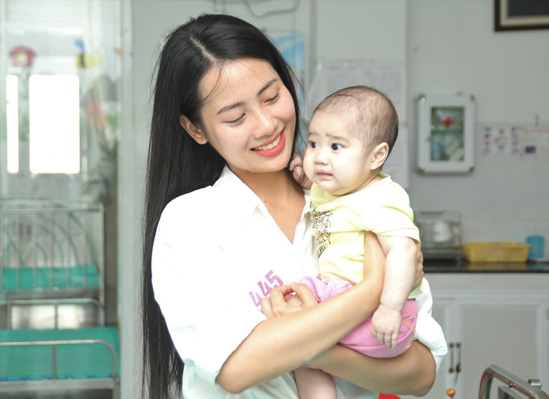 Thí sinh Hoa Hậu Việt Nam 2020 chia sẻ yêu thương cùng các em nhỏ kém may mắn ở Vũng Tàu ảnh 2