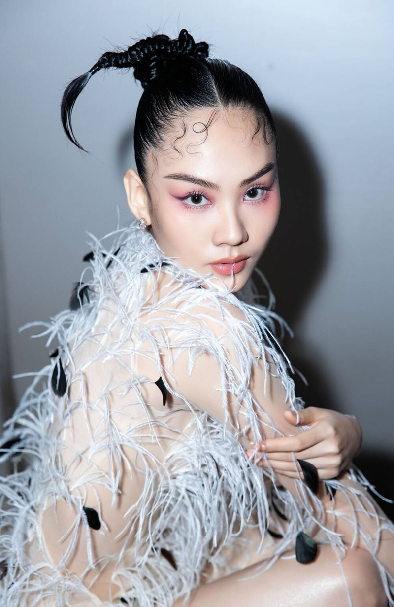 Ba mỹ nhân Việt cùng diện mẫu váy đính lông, vì sao Tăng Thanh Hà được khen nổi trội nhất? ảnh 6