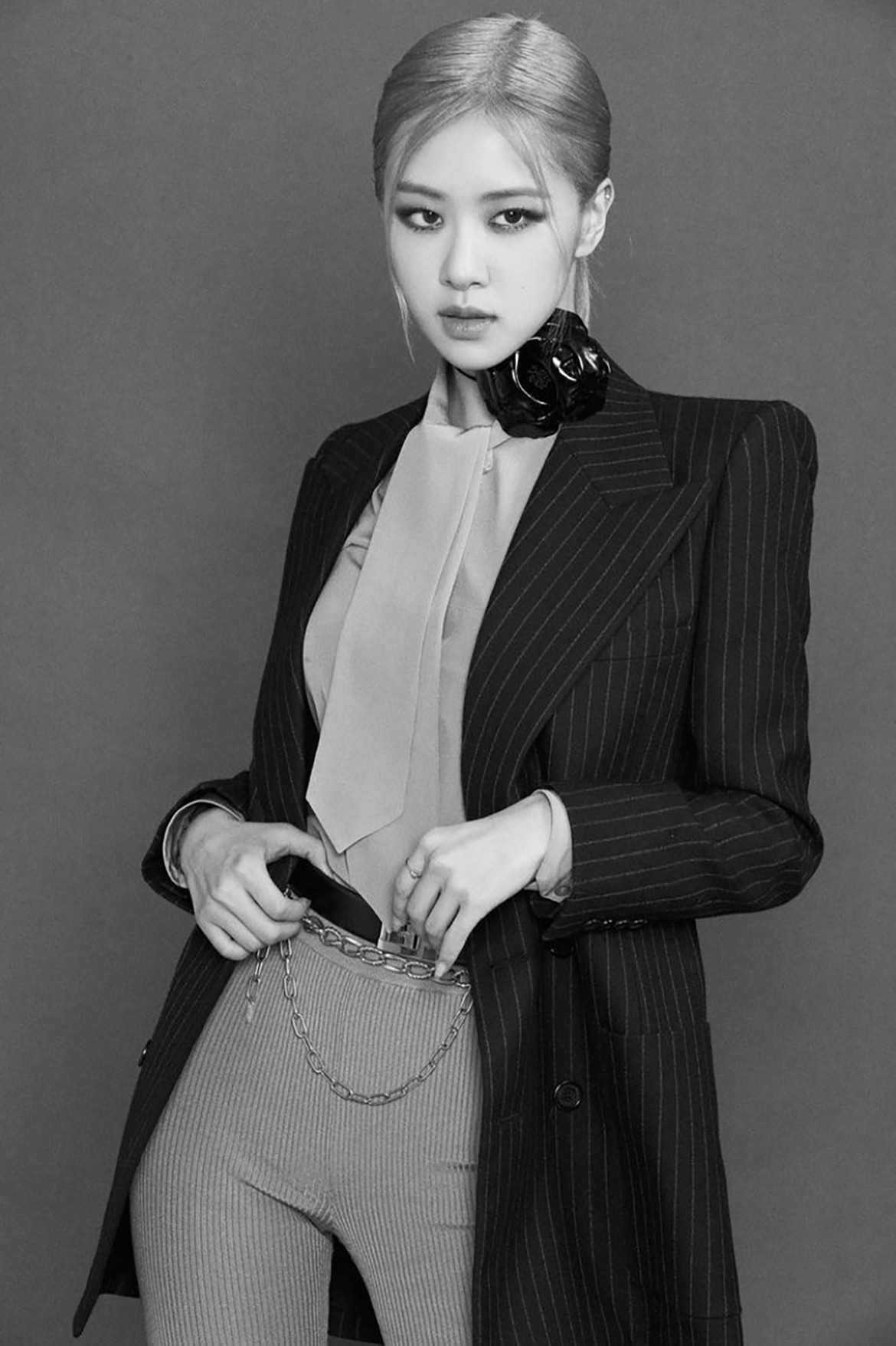 Ai cũng đoán được nàng thơ mới của hãng mỹ phẩm này là Rosé dù VOGUE tung video mờ mịt ảnh 1