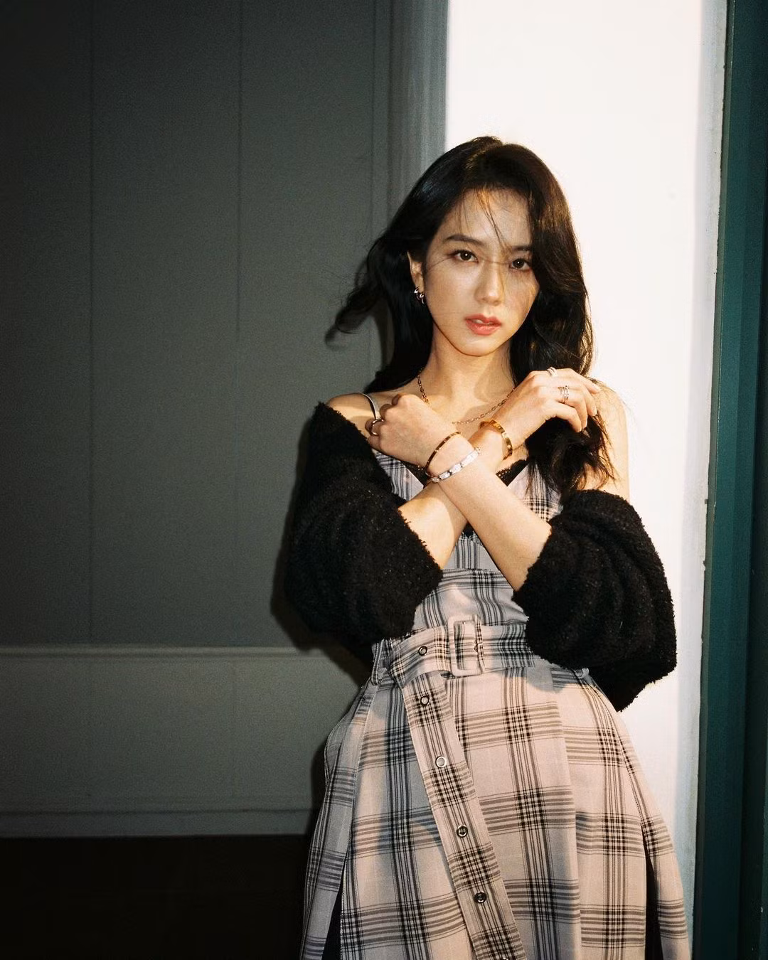 Stylist của BLACKPINK lại được khen hết lời vì mix đồ cho Jisoo đẹp hơn hẳn bản gốc ảnh 6