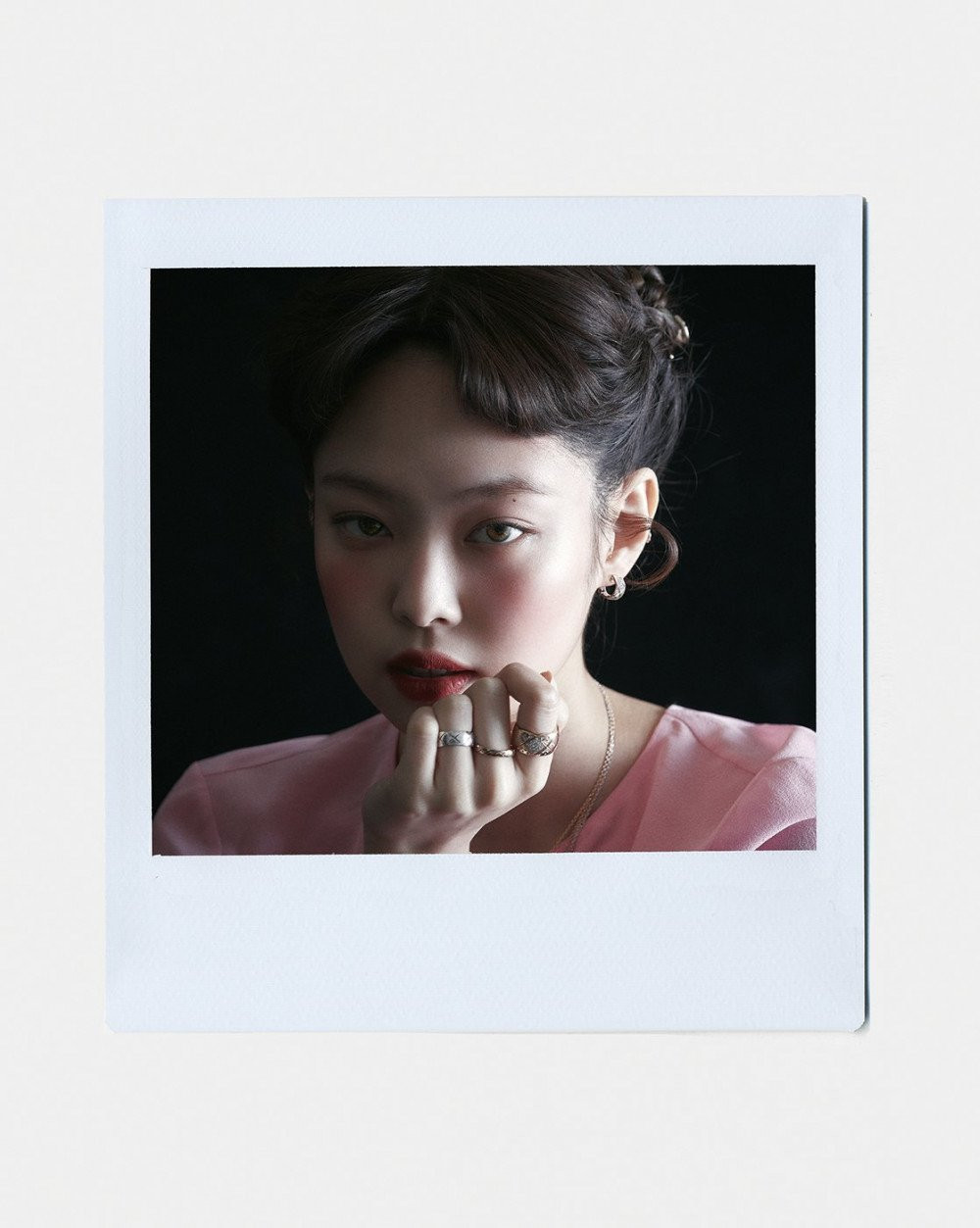 Jennie (BLACKPINK) “chuyển nghề” làm biên tập viên thời trang, tự sản xuất bộ ảnh cho chính mình? ảnh 5