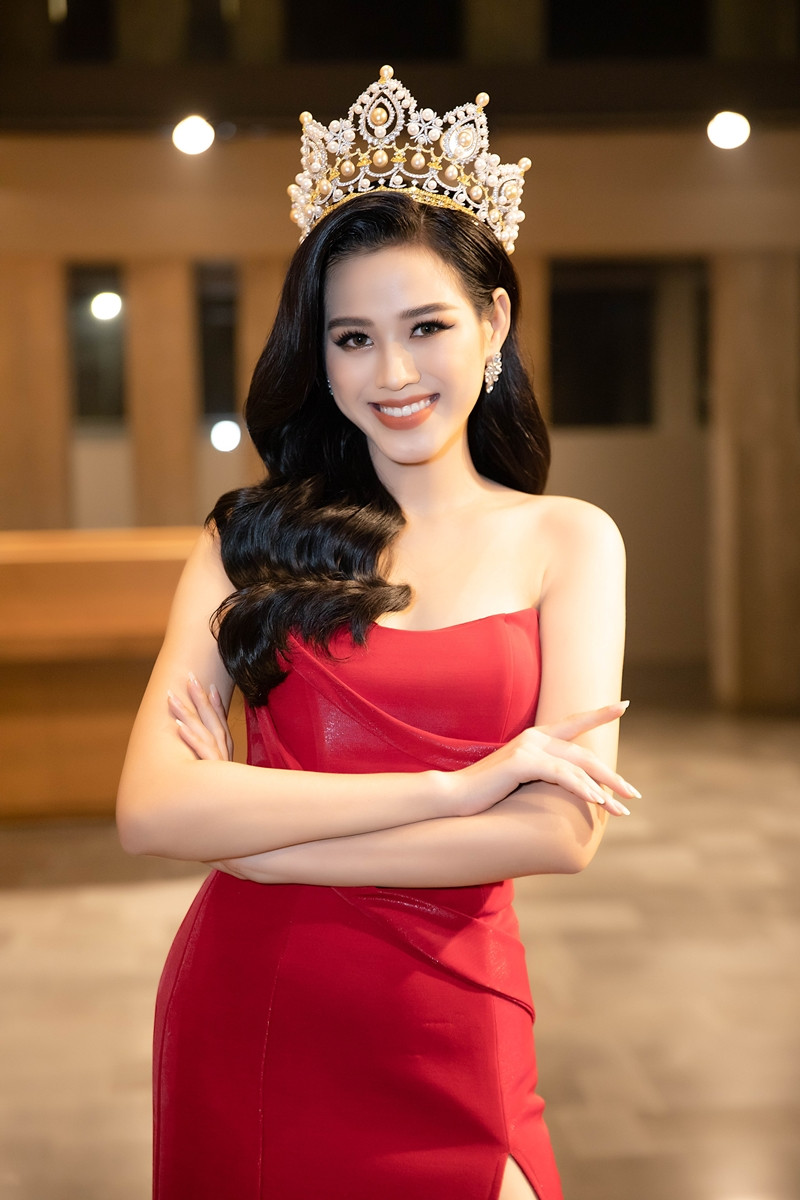 Ngắm Hoa hậu Đỗ Thị Hà khoe mặt mộc, netizen đồng lòng "make-up tự nhiên vẫn là đẹp nhất" ảnh 2