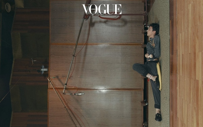 Chỉ có thể là G-DRAGON, chụp ảnh thời trang phía sau lưng vẫn được khen nức nở ảnh 10