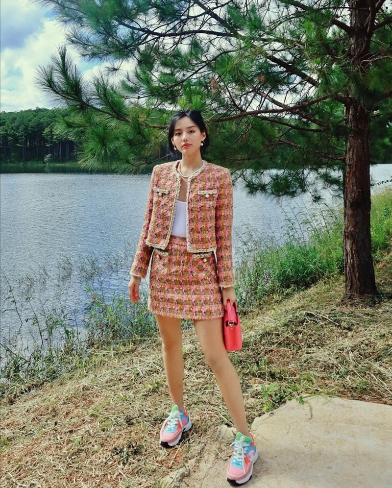 Mỹ nhân Việt đọ sắc với trang phục dạ: Lan Ngọc, Ngọc Trinh, DJ Mie, ai mix đồ cao tay hơn ảnh 4