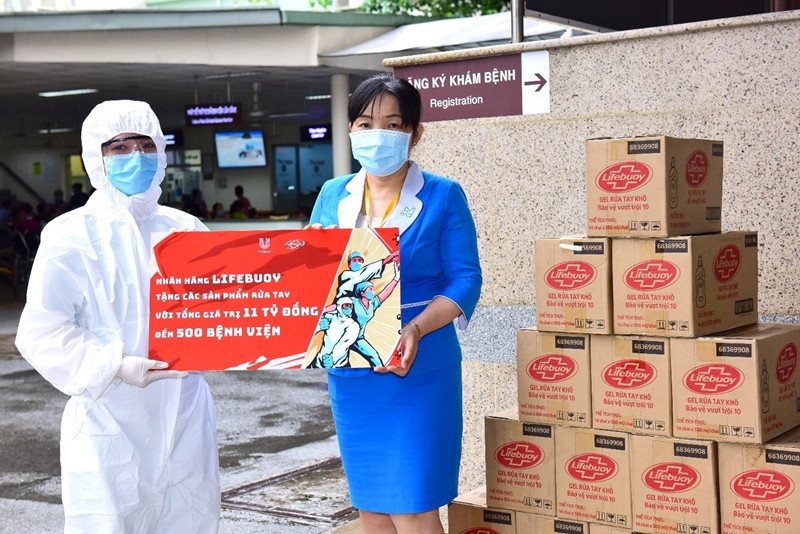 Lifebuoy tài trợ gói sản phẩm 11 tỷ đồng cho 500 bệnh viện, góp quỹ xây “Nhà chống lũ” ảnh 1