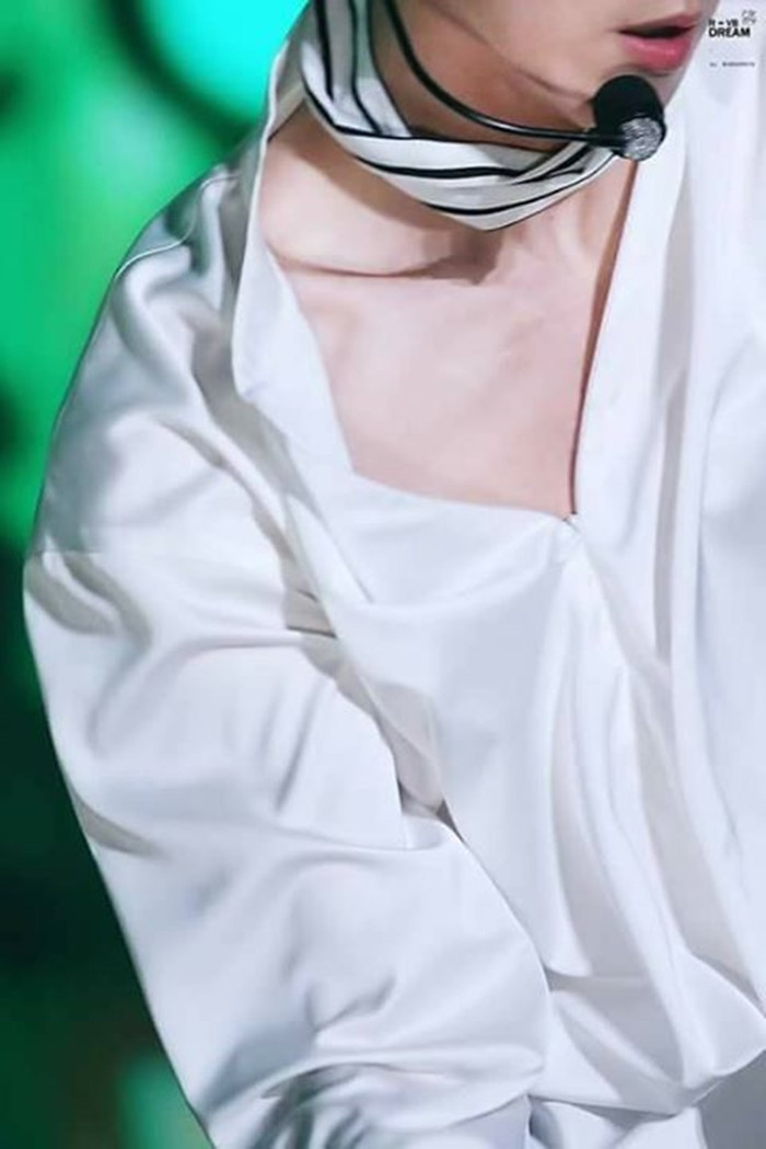 Muốn biết xương quai xanh đẹp “như trong truyền thuyết” là thế nào, cứ ngắm những idol này ảnh 2