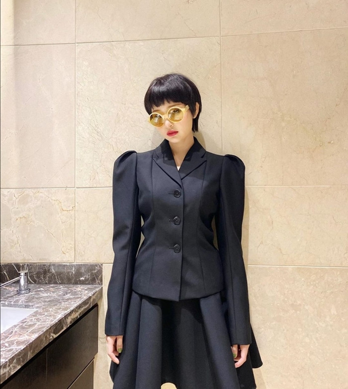 Ngọc Trinh, Jun Vũ, Phương Ly khoe khả năng "cân" mọi trang phục từ nữ tính đến cá tính ảnh 3