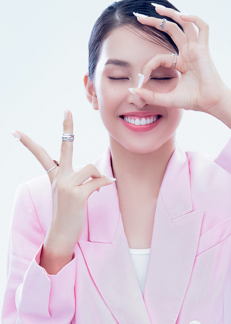 Hoa hậu Tiểu Vy đón tuổi mới bằng bộ ảnh trong veo khoe vẻ xinh đẹp “gây thương nhớ“ ảnh 5