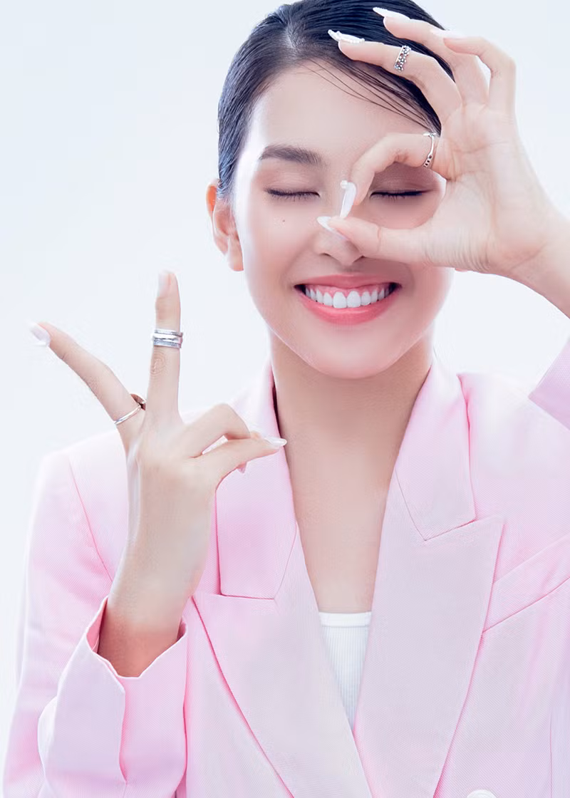 Hoa hậu Tiểu Vy đón tuổi mới bằng bộ ảnh trong veo khoe vẻ xinh đẹp “gây thương nhớ“ ảnh 5