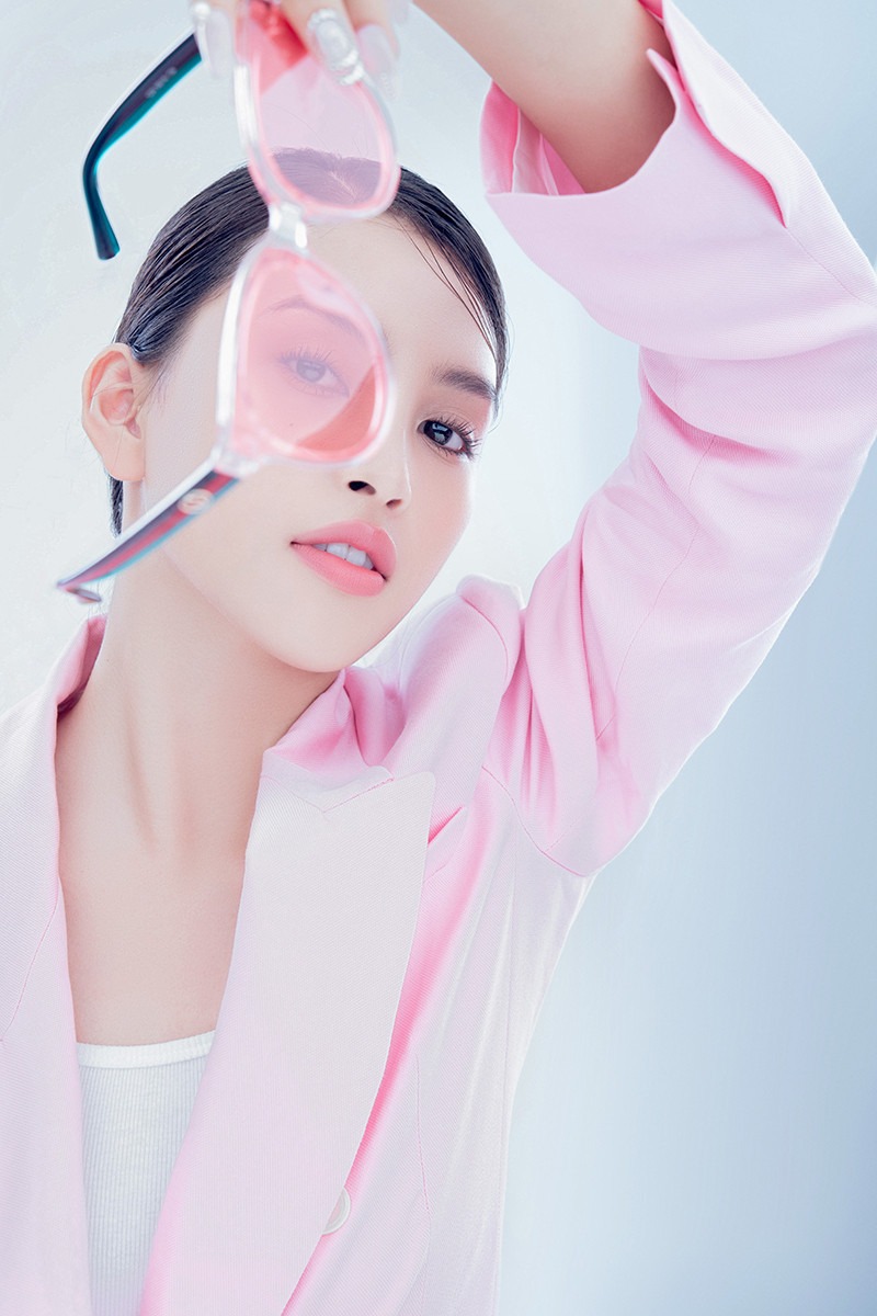 Hoa hậu Tiểu Vy đón tuổi mới bằng bộ ảnh trong veo khoe vẻ xinh đẹp “gây thương nhớ“ ảnh 7