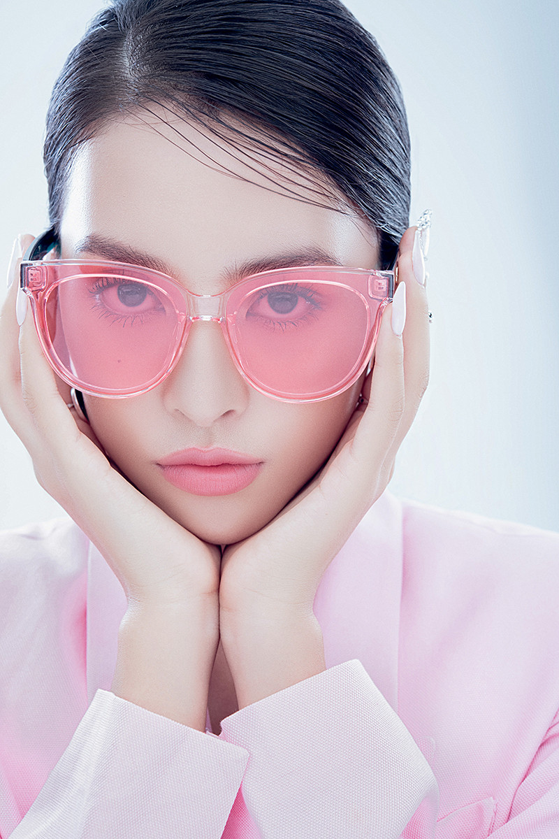 Hoa hậu Tiểu Vy đón tuổi mới bằng bộ ảnh trong veo khoe vẻ xinh đẹp “gây thương nhớ“ ảnh 6