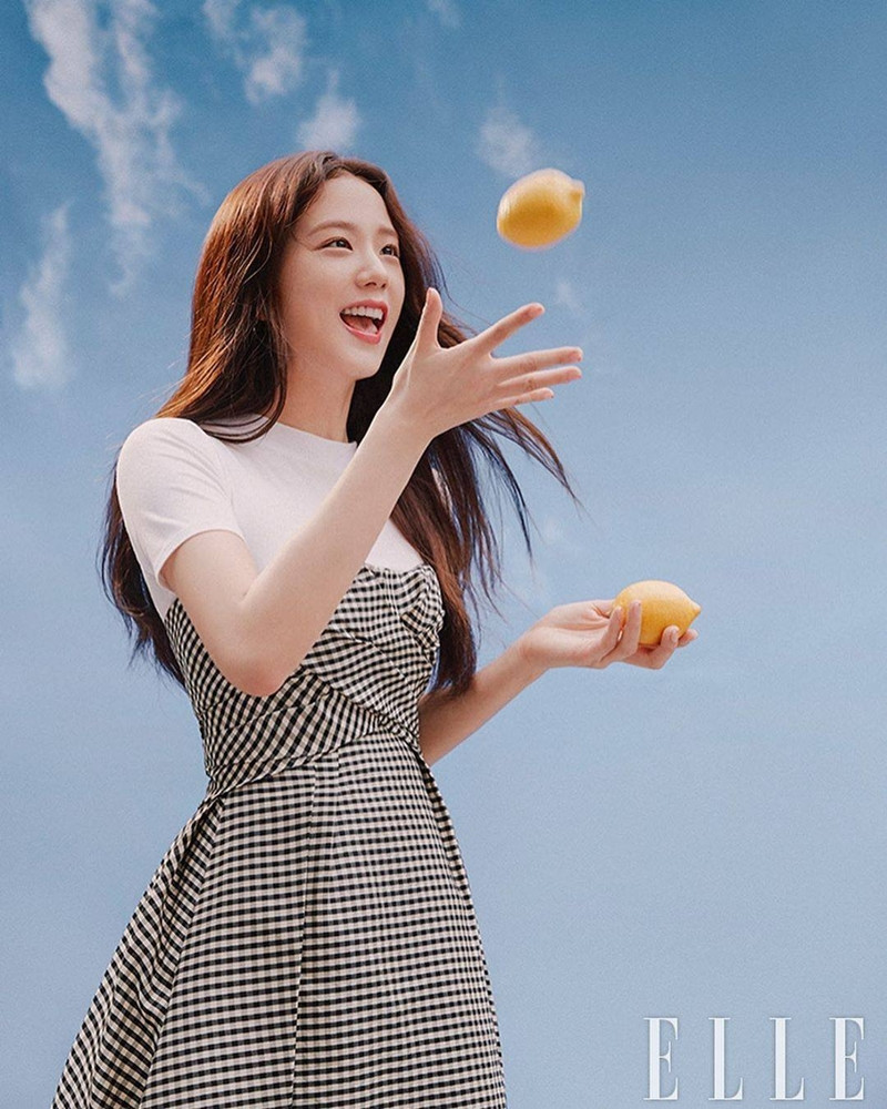 Đụng hàng với 2 đại sứ Dior, Song Hye Kyo được khen thần thái lấn át Jisoo và Angela Baby ảnh 2