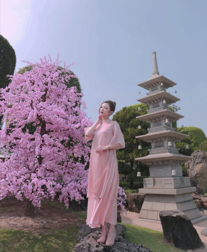 Học ngay mỹ nhân Việt cách diện trang phục Tết vừa thời trang mà không lo bị nóng ảnh 4