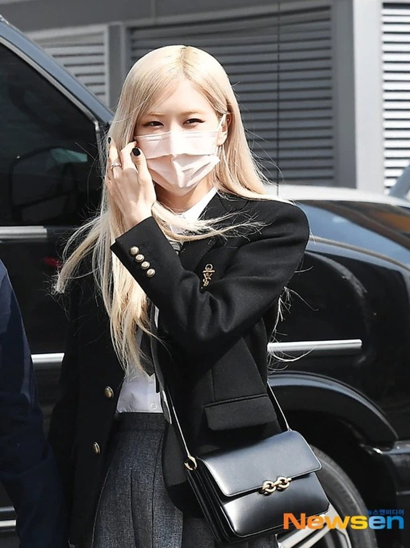 Rosé (BLACKPINK) lộ nhược điểm ở chân khiến netizen choáng nặng, fan lo lắng tột độ ảnh 2