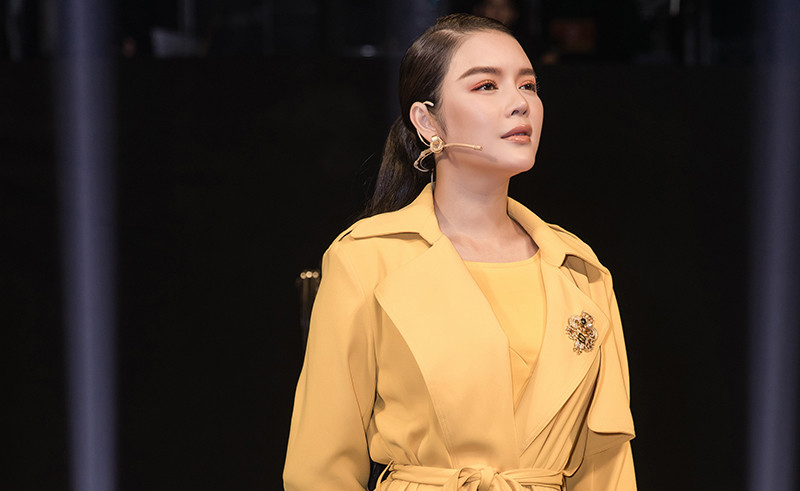 Lý Nhã Kỳ diện cả cây hàng hiệu “chói mắt” trên ghế nóng chương trình "Đánh Thức Đam Mê" ảnh 1