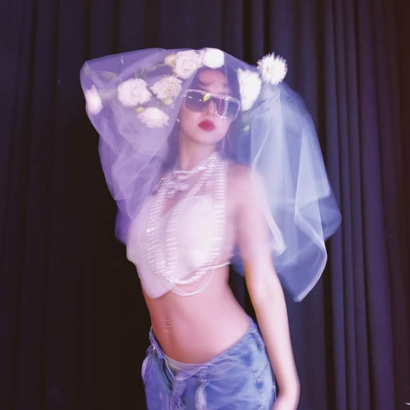 Mỹ nhân tuổi Sửu: Những bức ảnh vạn người mê trên mạng xã hội của Châu Bùi ảnh 8