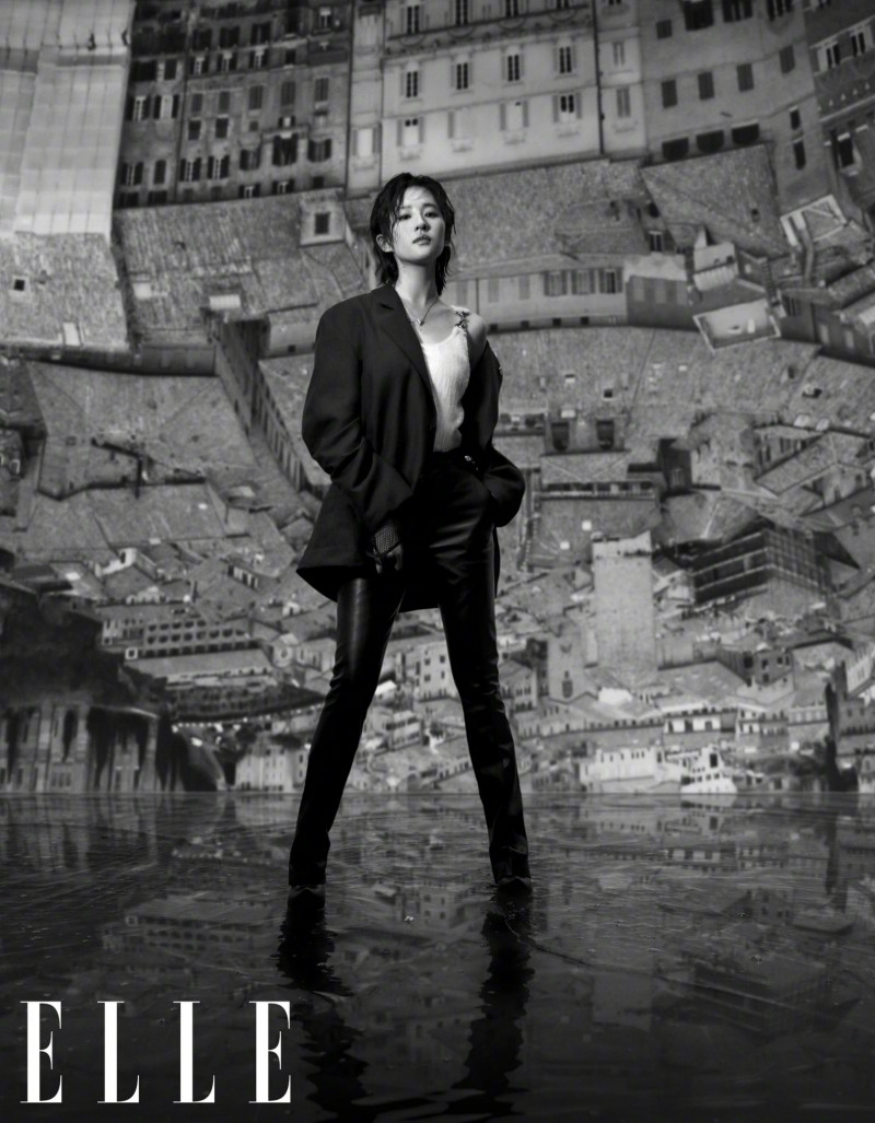 Không còn là “thần tiên tỷ tỷ”, Lưu Diệc Phi gây sốc khi “lột xác” trên bìa ELLE Trung tháng 3 ảnh 8