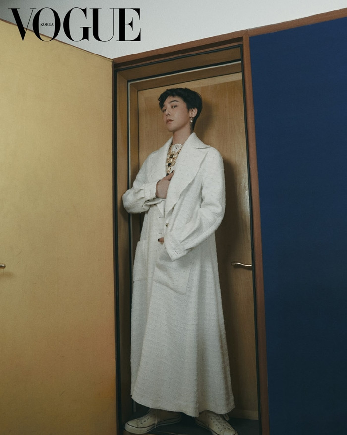 Chỉ có thể là G-DRAGON, chụp ảnh thời trang phía sau lưng vẫn được khen nức nở ảnh 12