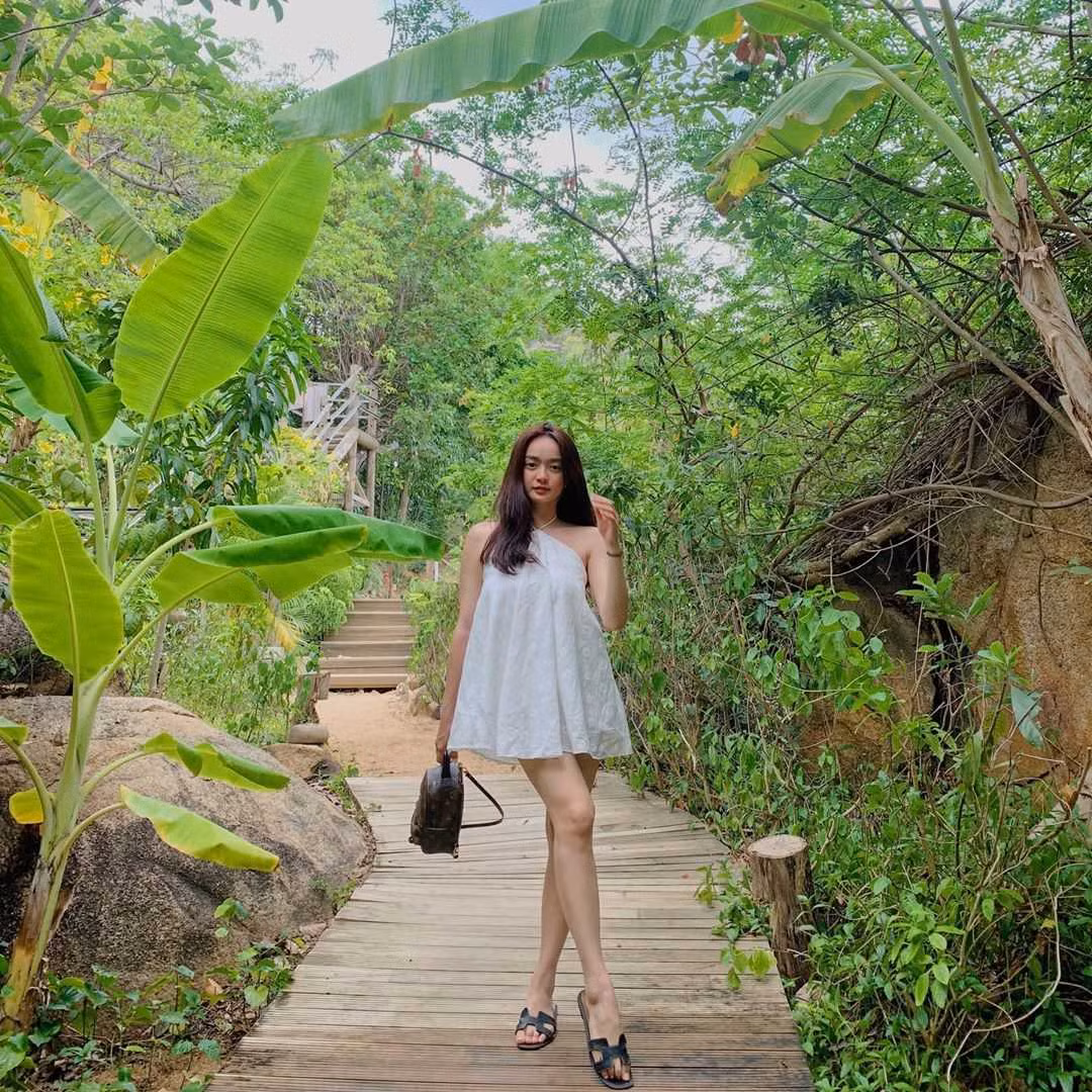 Sắc màu mùa Hè tươi mát thống lĩnh phong cách thời trang sao Việt tuần qua ảnh 6