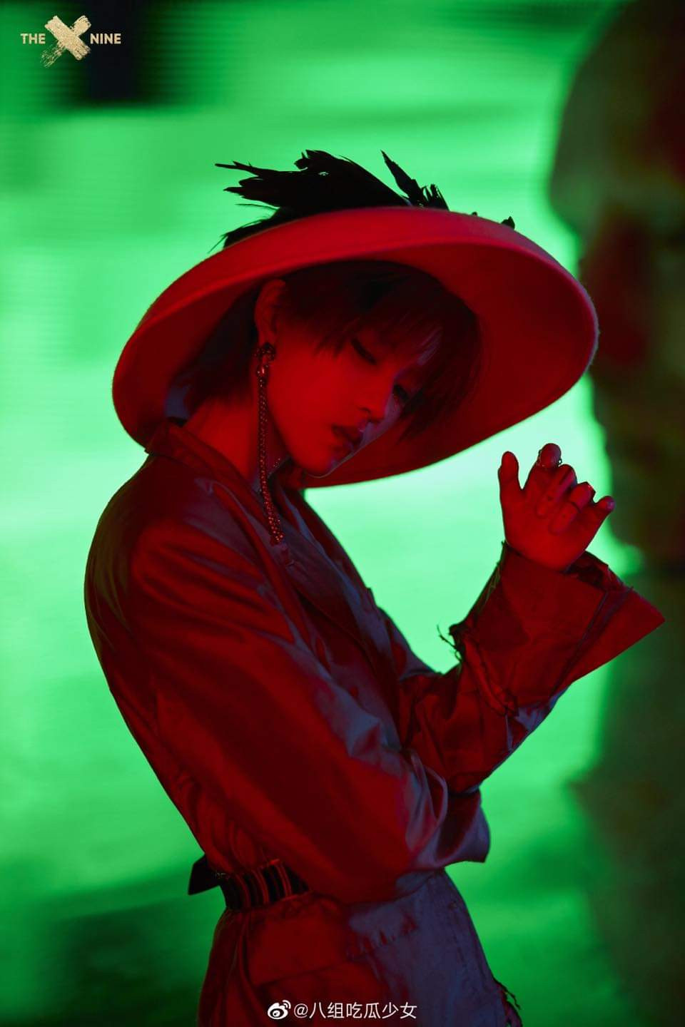 Kể cả không biết THE9 là ai bạn cũng sẽ bất ngờ với tạo hình của nhóm trong MV “SPHINX” ảnh 2