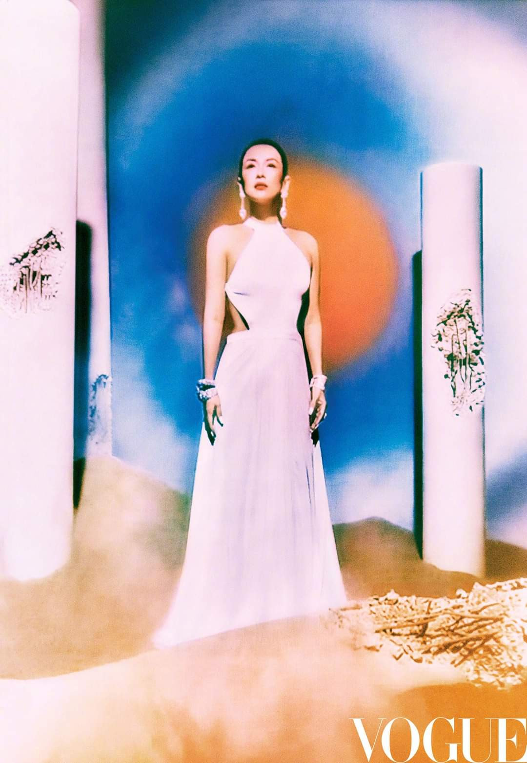 Đeo bộ trang sức gần 2 ngàn tỉ lên bìa VOGUE, Chương Tử Di vẫn bị netizen Trung chê bai ảnh 4