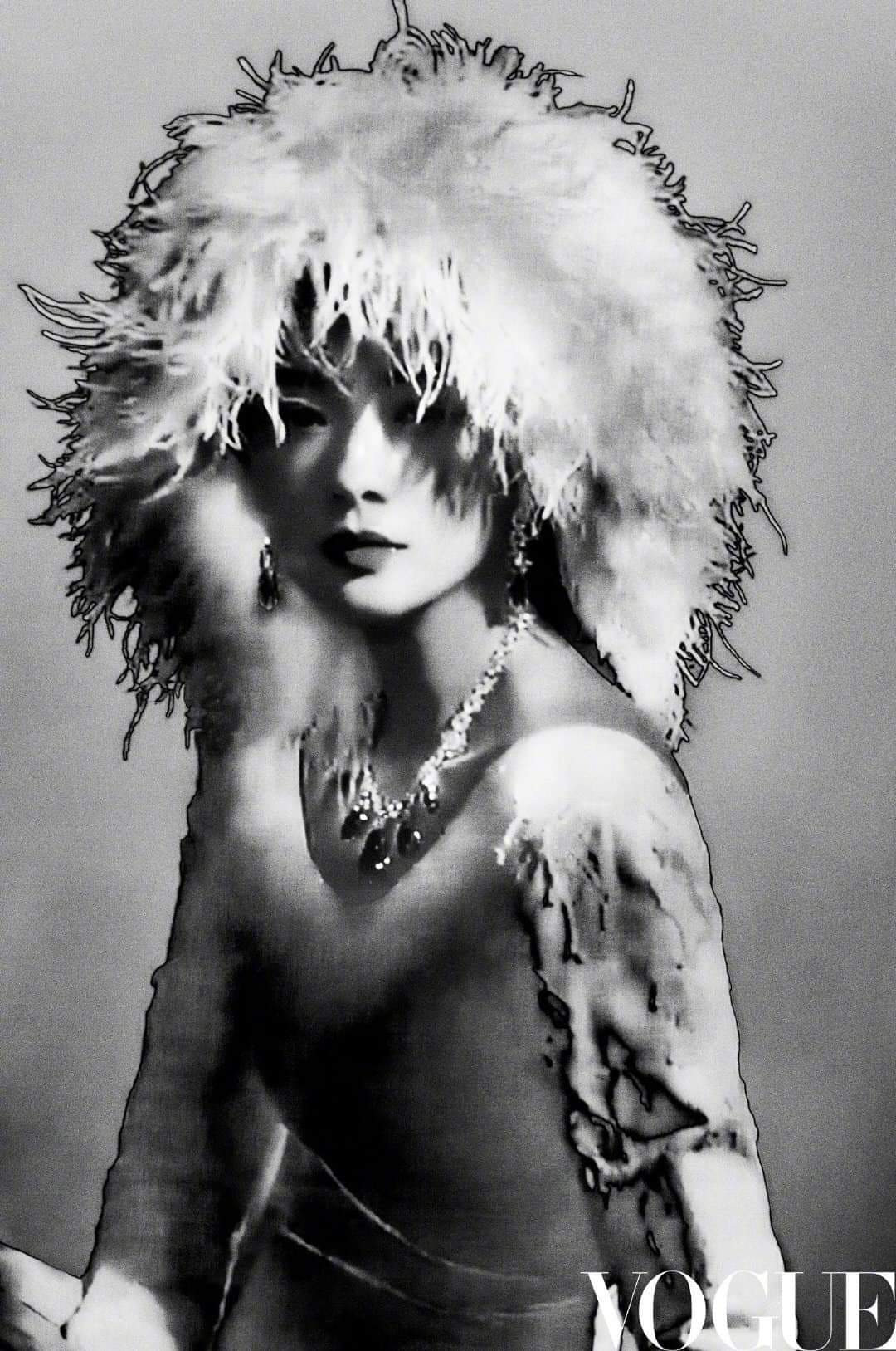 Đeo bộ trang sức gần 2 ngàn tỉ lên bìa VOGUE, Chương Tử Di vẫn bị netizen Trung chê bai ảnh 5