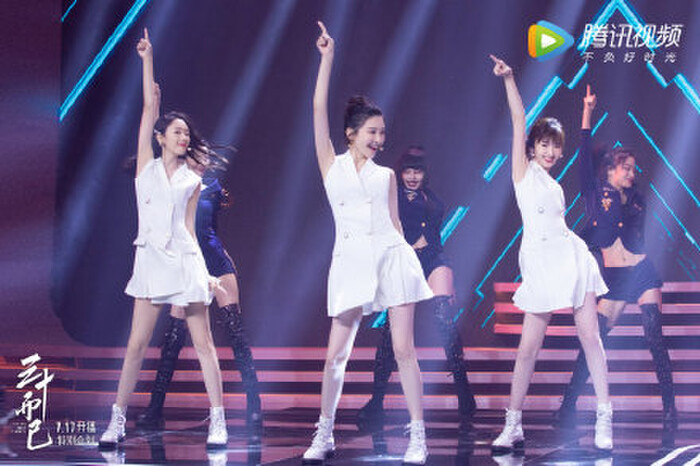 Chọn đồng phục váy trắng, 3 nữ chính “30 Chưa Phải Là Hết” xinh như nữ sinh trung học ảnh 7