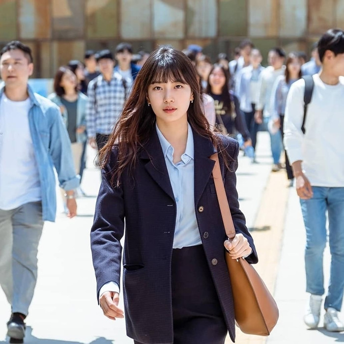 Tiền mua giày không có nhưng Suzy vẫn có nguyên BST túi toàn hơn ngàn đô trong “Start Up“ ảnh 1