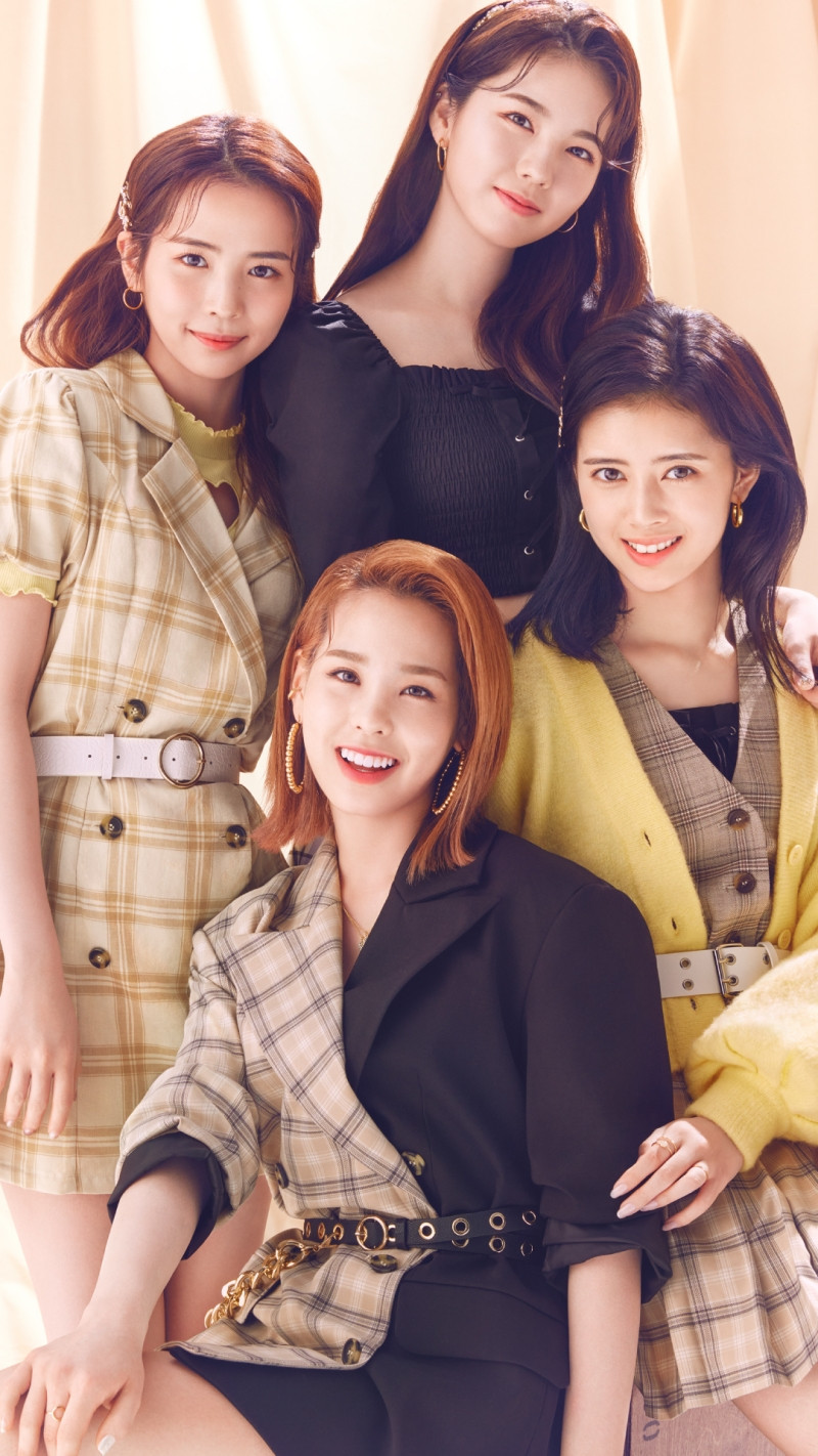 Nhóm nhạc “chị em” của TWICE ở Nhật làm đại sứ thời trang cho nhãn hàng bình dân toàn cầu ảnh 3